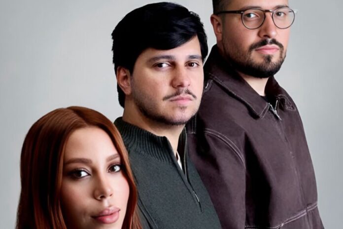 ovens em reunião de grupo religioso discutindo pautas ideológicas.